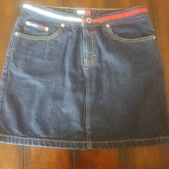 Tommy Hilfiger girls denim skirt size 14. - Picture 3 of 6